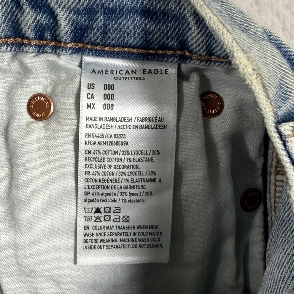 American‎ Eagle Ex-Boyfriend Short Light Wash Distressed Denim 000 23W 41979022